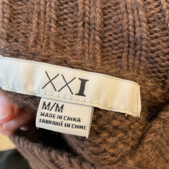 XXI Cable-knit Turtleneck Sweater, Brown, Size Medium - Picture 3 of 8
